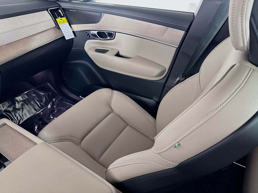 2026 Volvo XC90 Plus - Photo 25