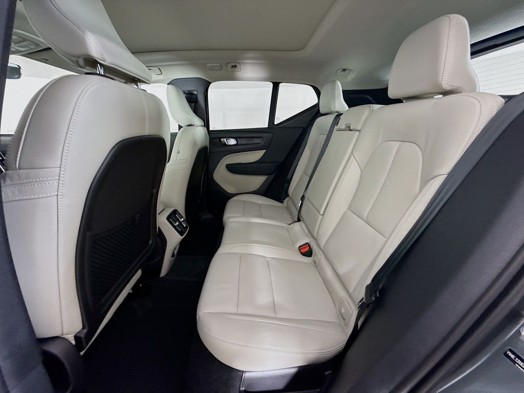 2026 Volvo XC40 Plus - Photo 25