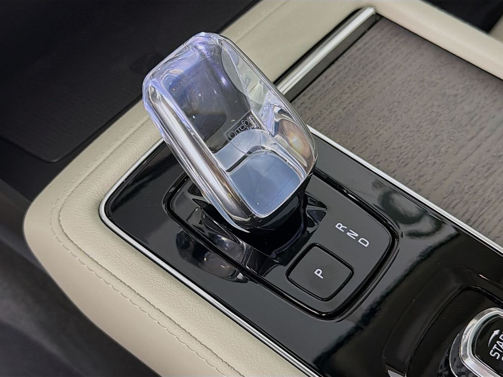 2026 Volvo XC90 Ultra - Photo 17