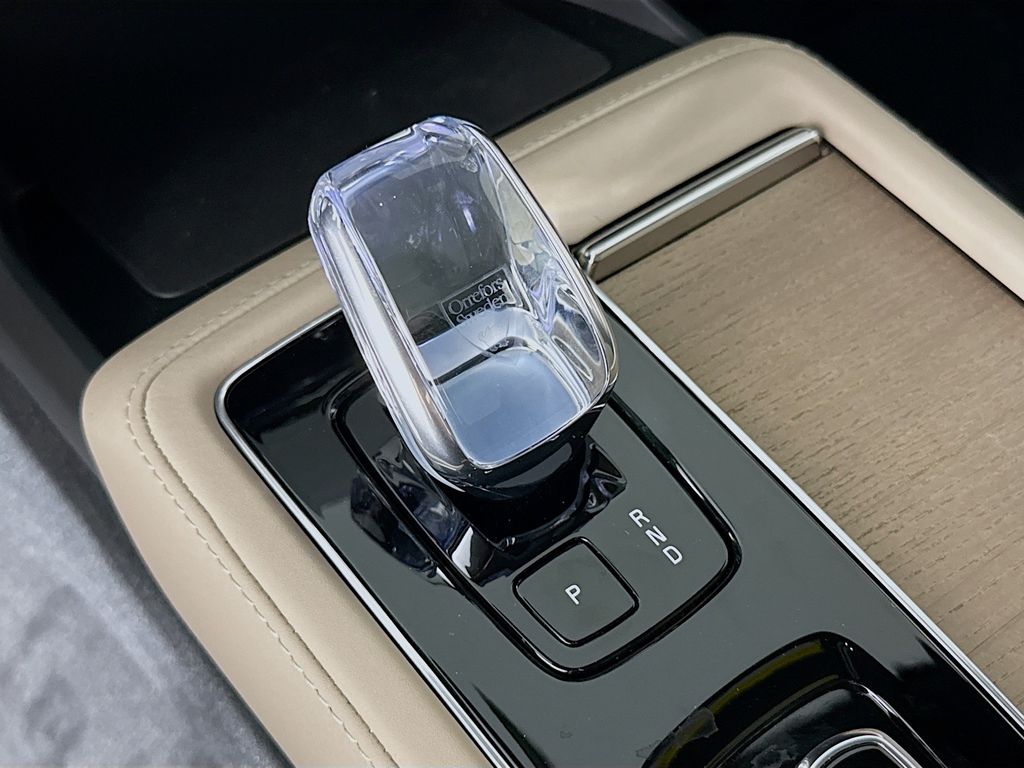 2026 Volvo XC90 Plus - Photo 17