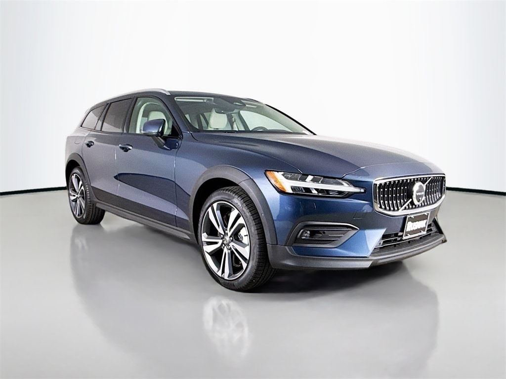 2026 Volvo V60 Cross Country Plus's photo