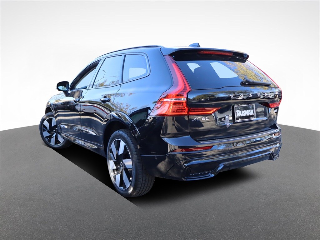 2025 Volvo XC60 Hybrid T8 photo 4
