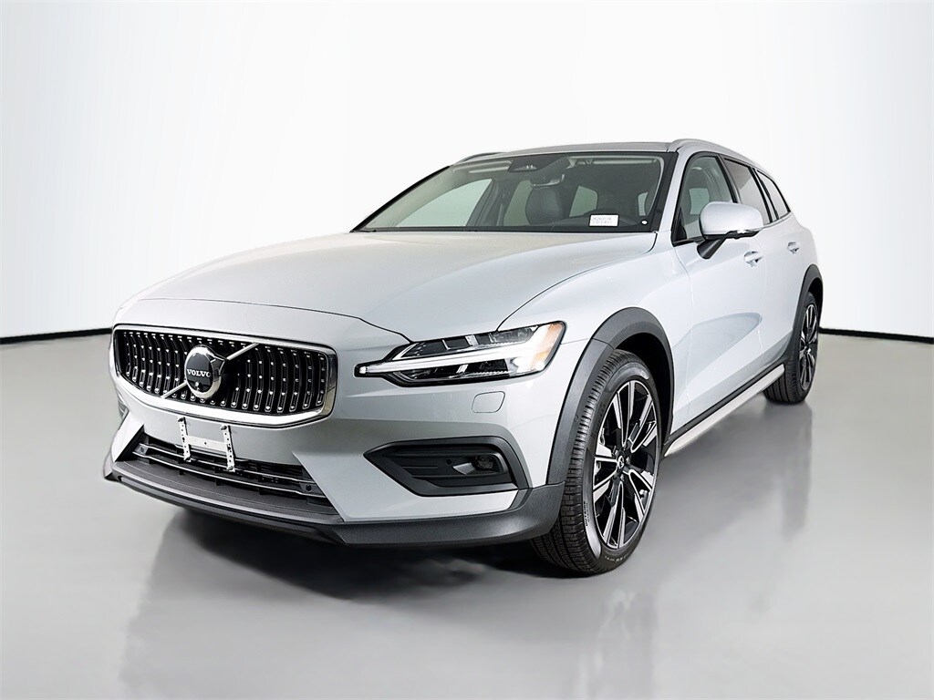 2026 Volvo V60 Cross Country B5 photo 3