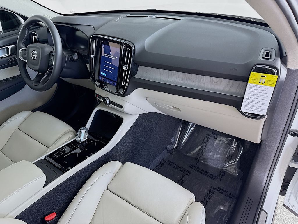 2026 Volvo XC40 Plus - Photo 29