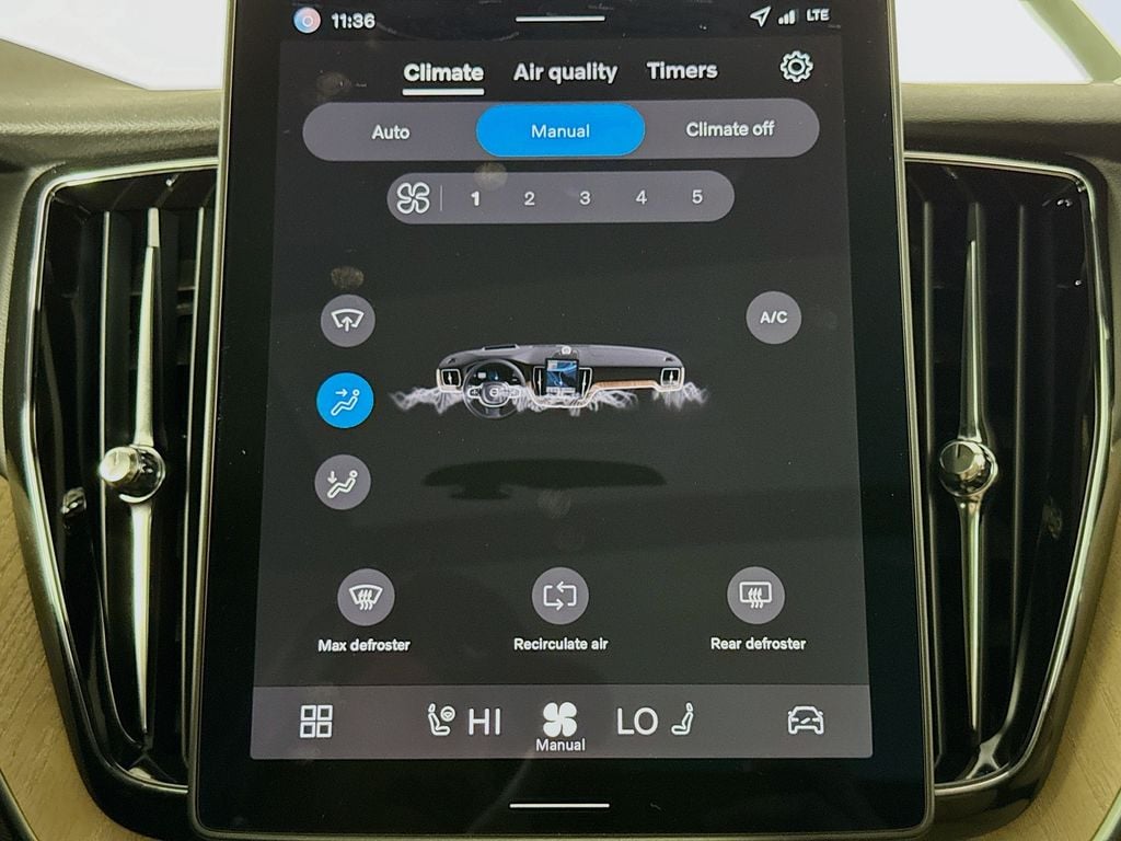 2026 Volvo XC60 Plus - Photo 16