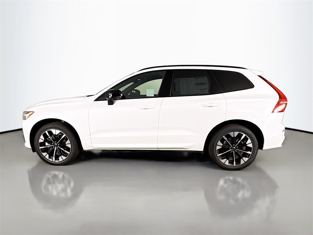 2026 Volvo XC60 B5 Plus photo 4