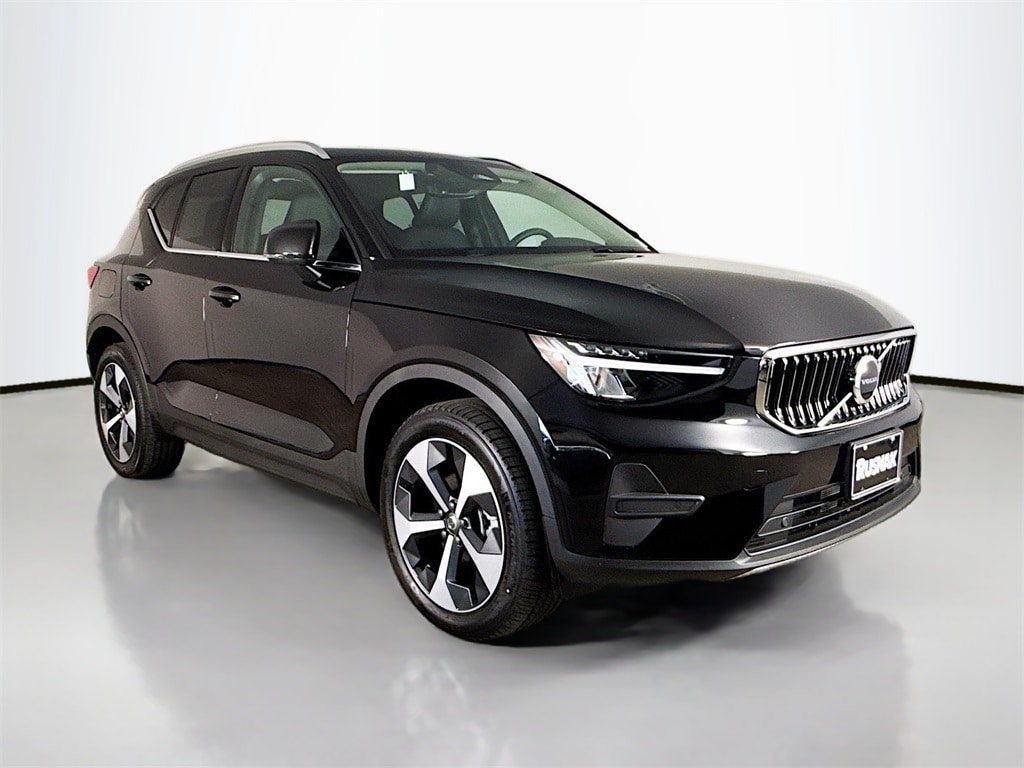 2025 Volvo XC40 Core