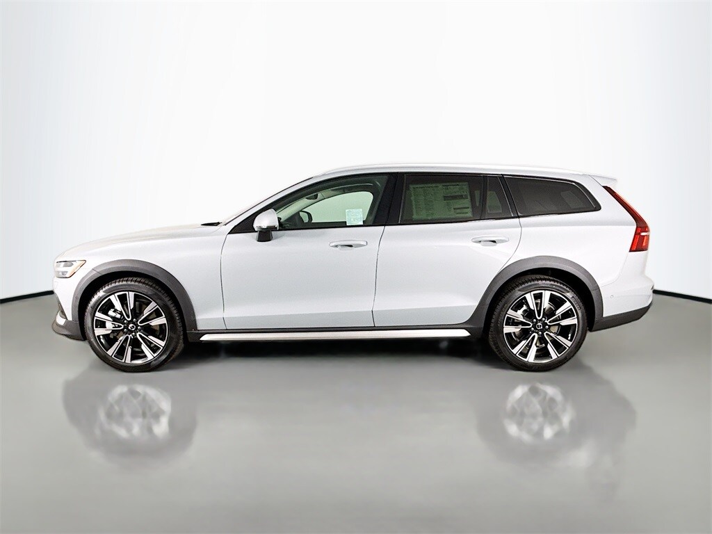 2026 Volvo V60 Cross Country B5 photo 4