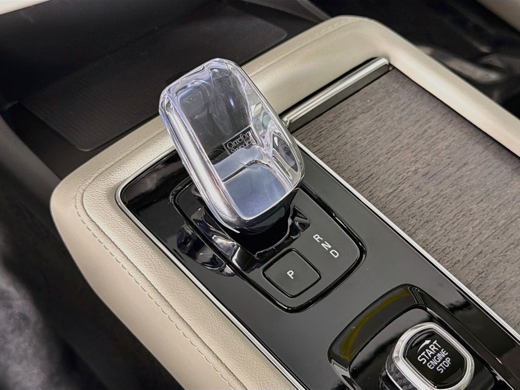 2026 Volvo XC90 Ultra - Photo 17
