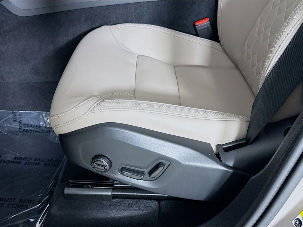 2026 Volvo XC60 Plus - Photo 19