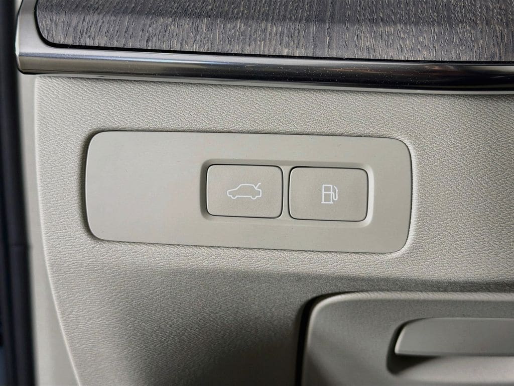 2026 Volvo XC90 Ultra - Photo 10