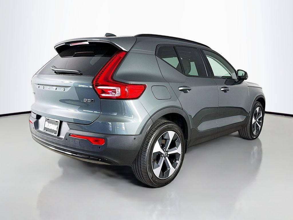 2026 Volvo XC40 Plus - Photo 7