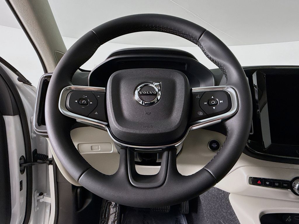 2026 Volvo XC40 Plus - Photo 11