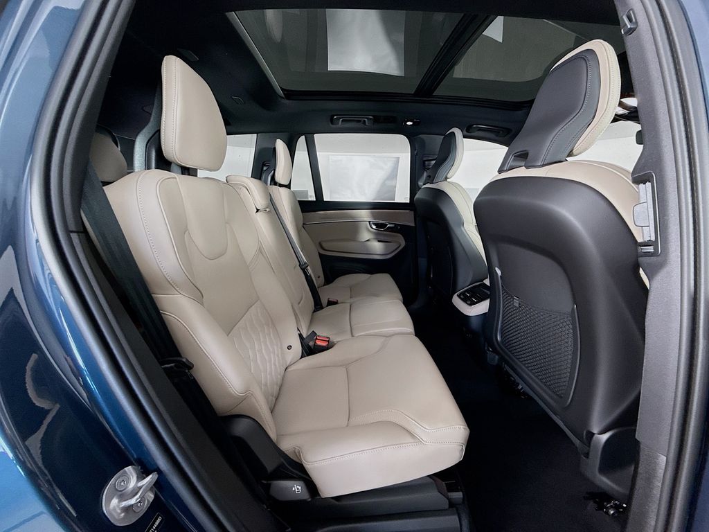 2026 Volvo XC90 Plus - Photo 29