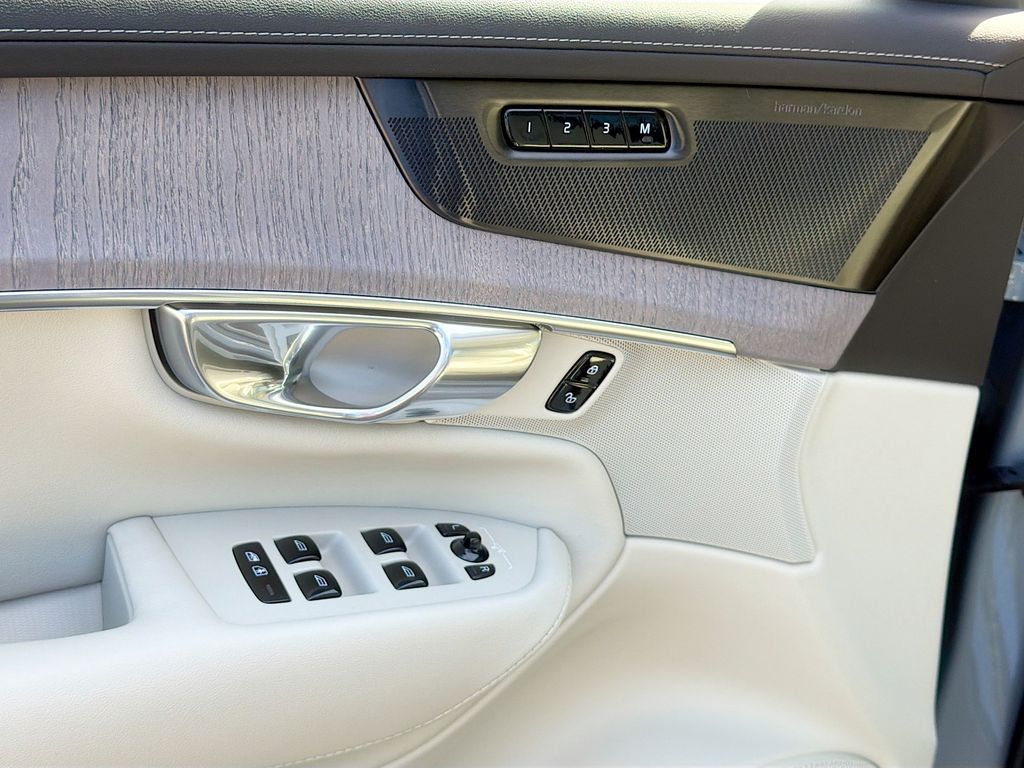 2026 Volvo XC90 Ultra - Photo 17