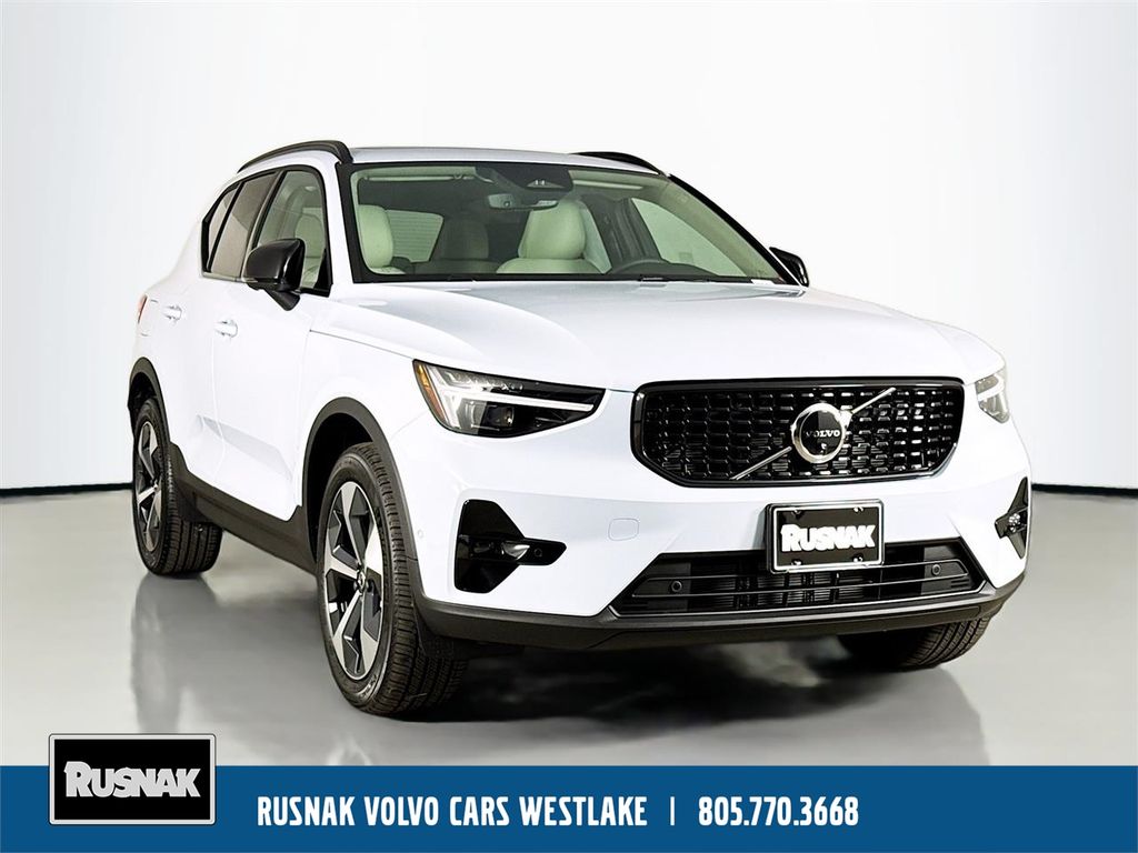 2026 Volvo XC40 B5 Plus Dark AWD's photo