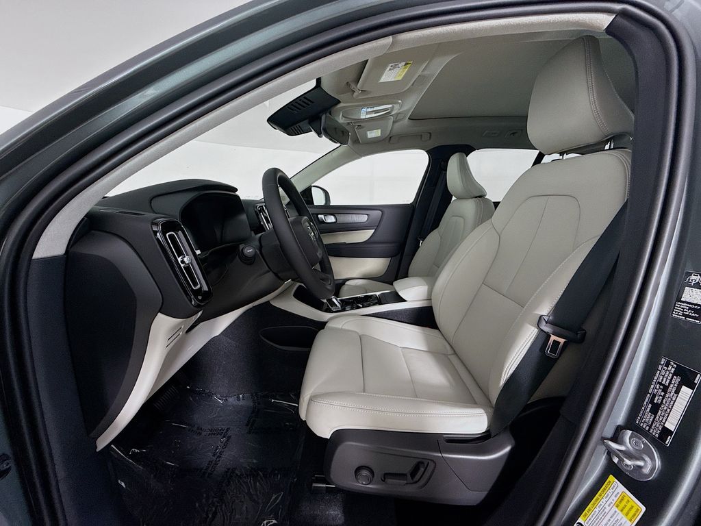 2026 Volvo XC40 Plus - Photo 21