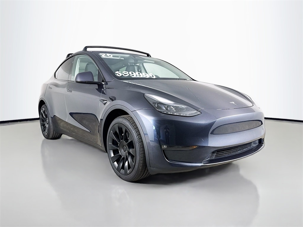 2025 Tesla Model Y Long Range's photo