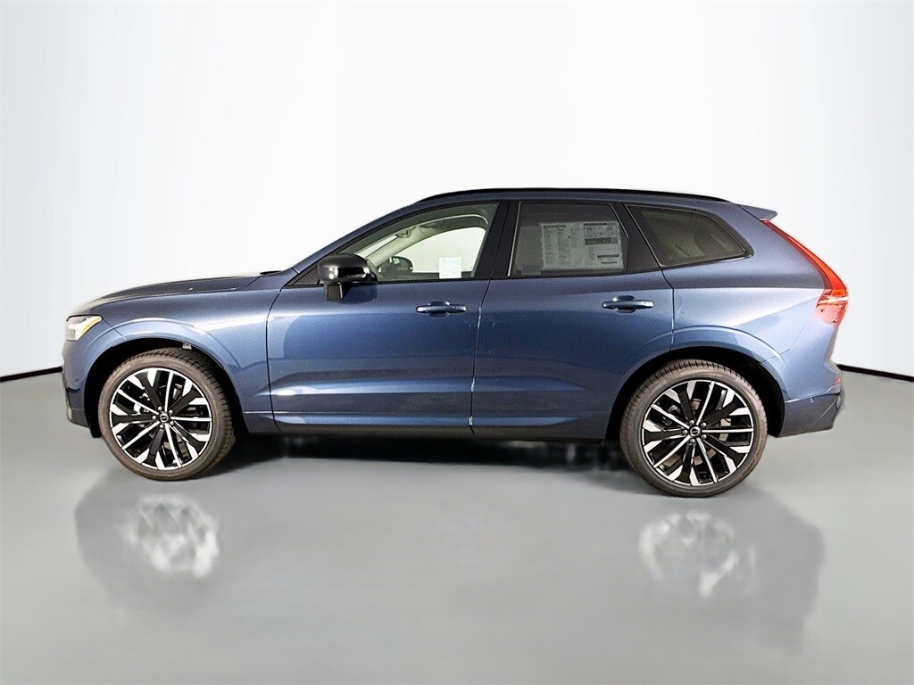 2026 Volvo XC60 B5 photo 4