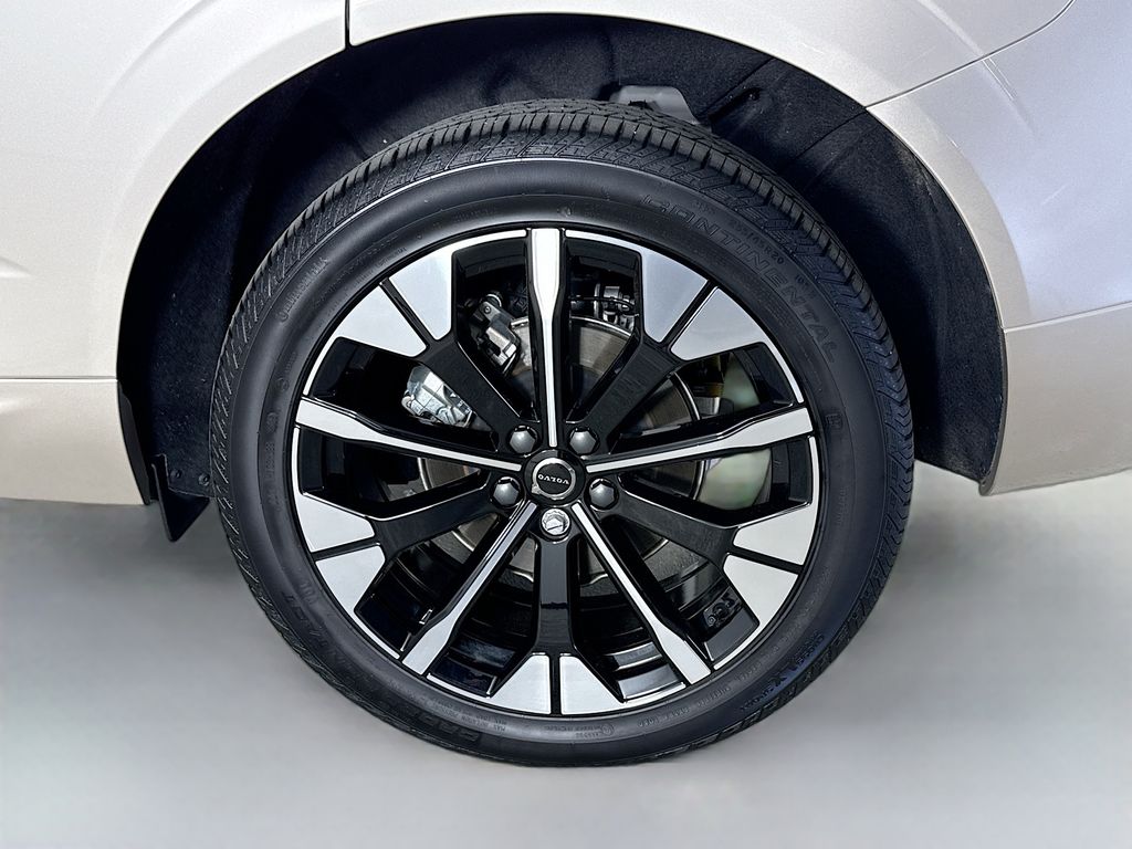 2026 Volvo XC60 Plus - Photo 31