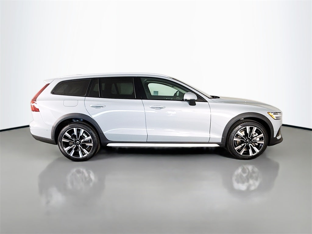 2026 Volvo V60 Cross Country Ultra - Photo 8