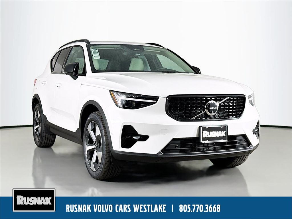 2026 Volvo XC40 B5 Plus Dark AWD's photo