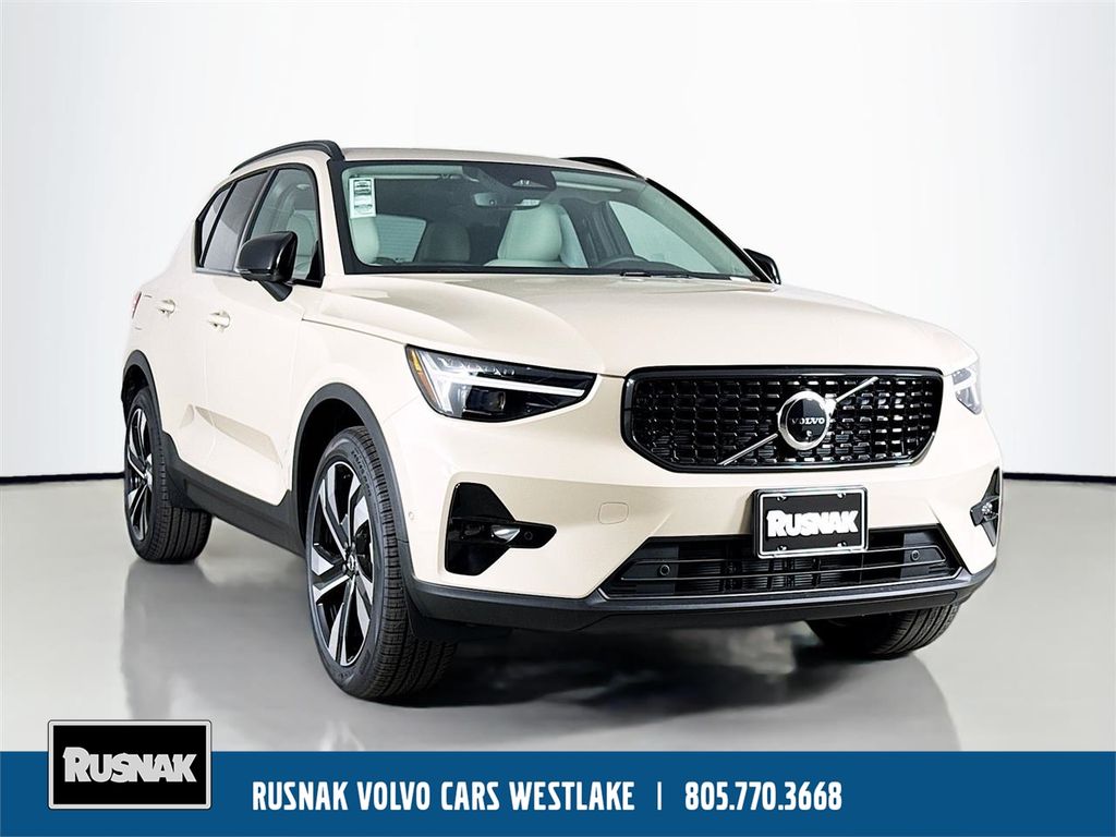 2026 Volvo XC40 B5 Plus Dark AWD's photo