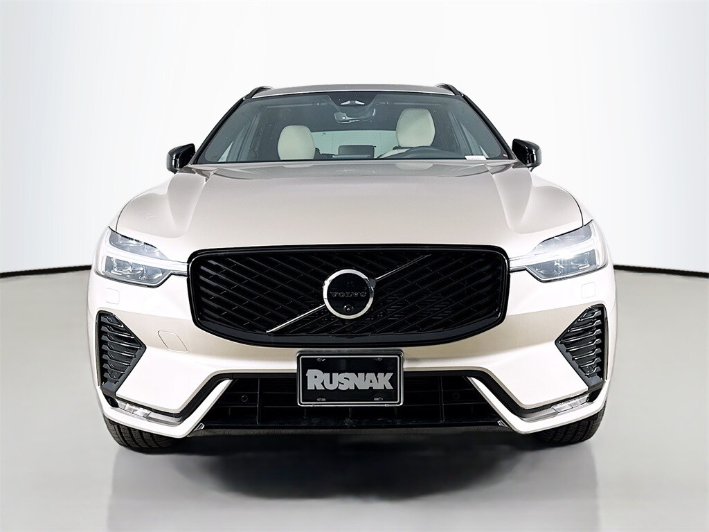 2026 Volvo XC60 B5 Plus photo 2