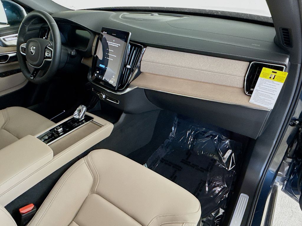 2026 Volvo XC90 Plus - Photo 31
