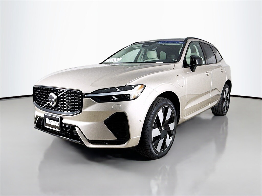 2025 Volvo XC60 Hybrid T8 Plus photo 3