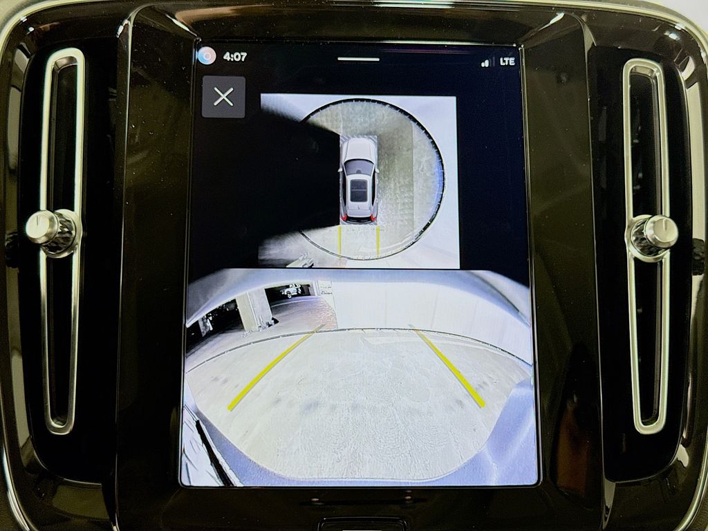 2026 Volvo XC40 Plus - Photo 13