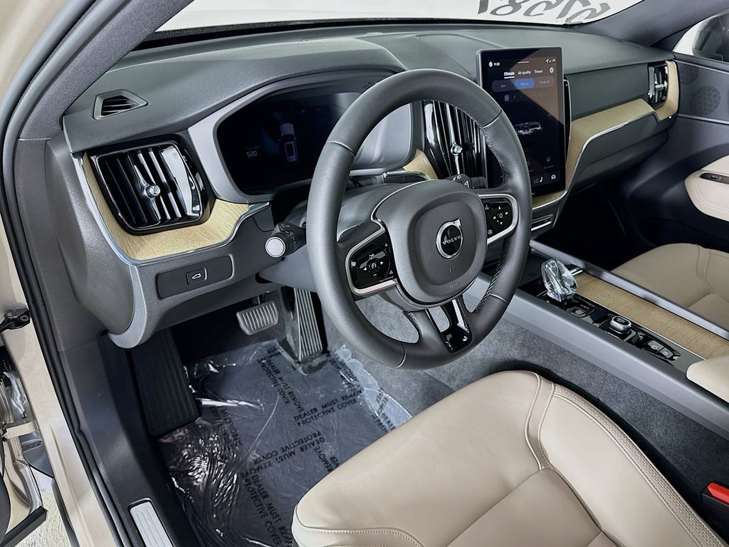 2026 Volvo XC60 Plus - Photo 9
