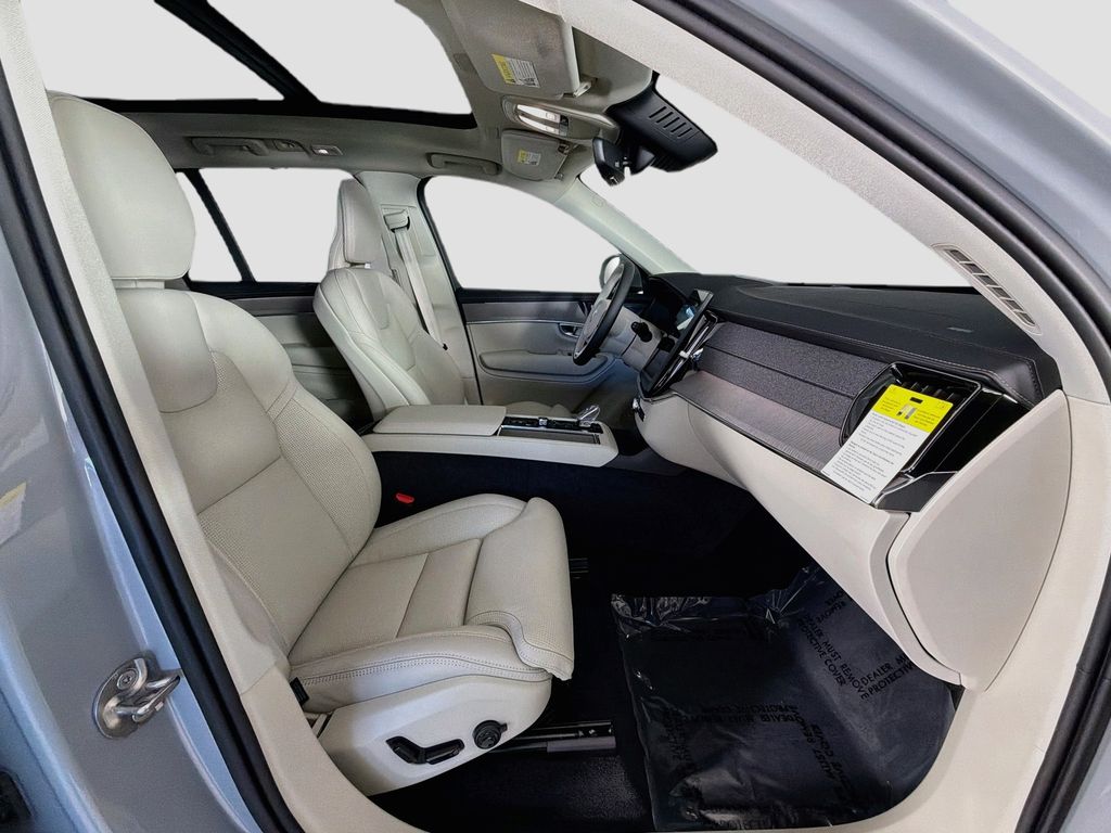 2026 Volvo XC90 Ultra - Photo 30