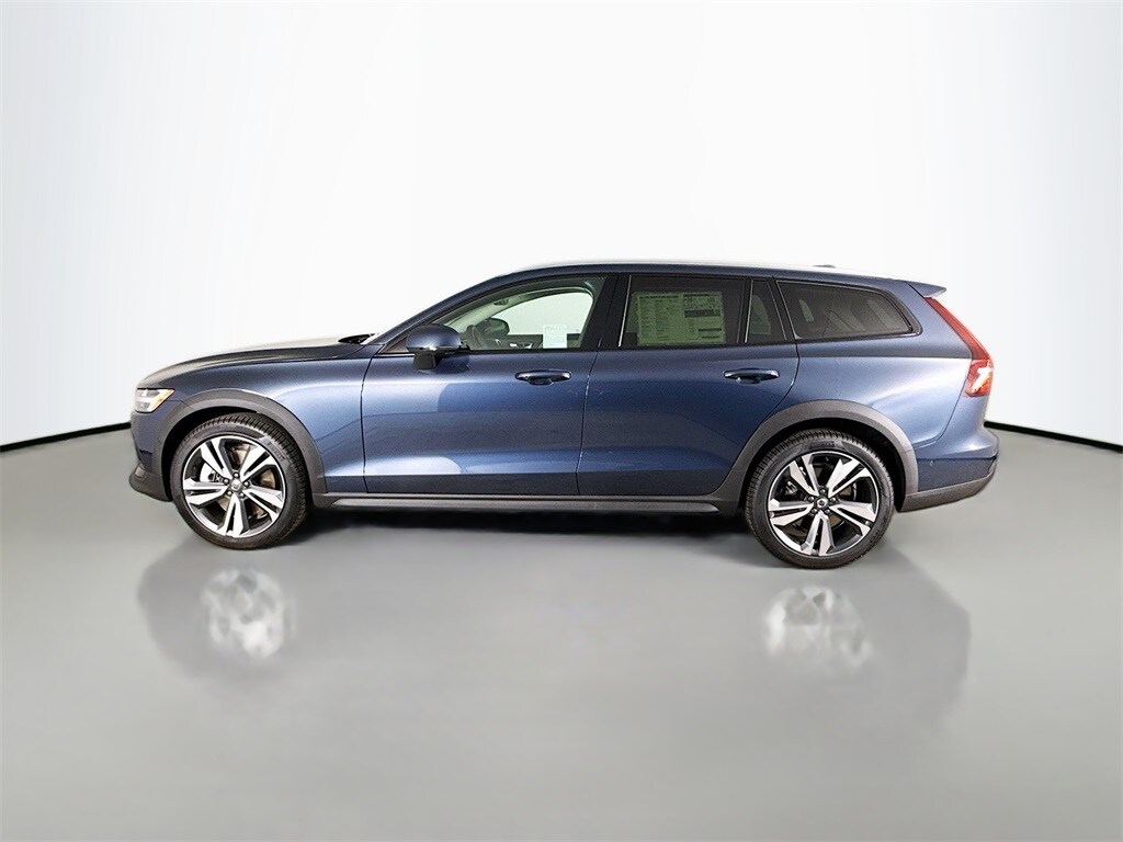 2026 Volvo V60 Cross Country B5 Plus photo 4