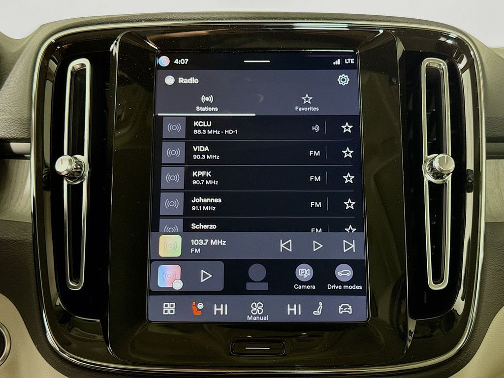 2026 Volvo XC40 Plus - Photo 14