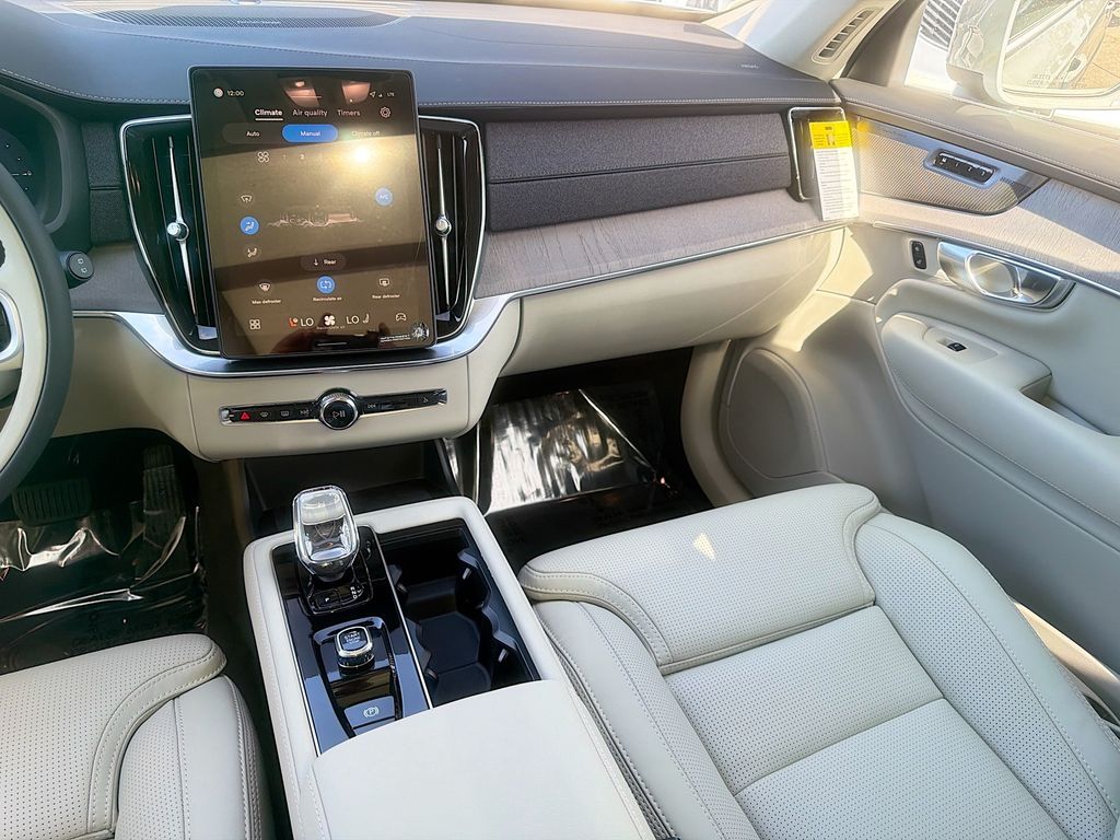 2026 Volvo XC90 Ultra - Photo 24