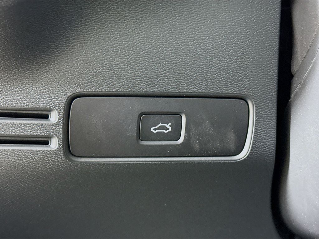 2026 Volvo XC40 Ultra - Photo 10