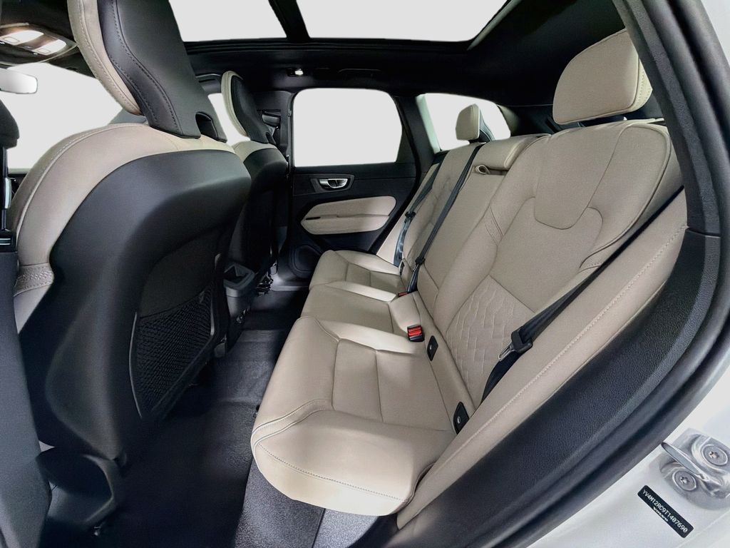 2026 Volvo XC60 Plus - Photo 25