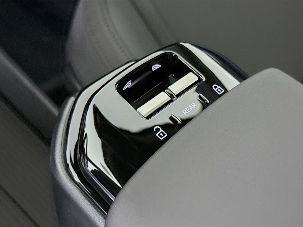2026 Volvo EX30 Ultra - Photo 17
