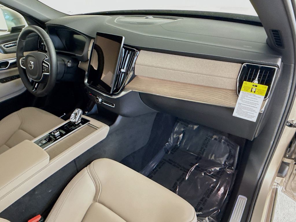 2026 Volvo XC90 Plus - Photo 32