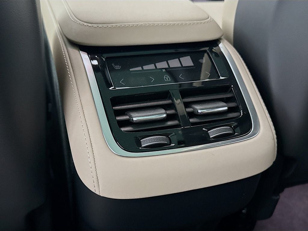 2026 Volvo XC90 Plus - Photo 27