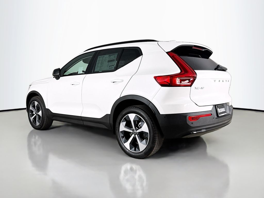 2026 Volvo XC40 Plus - Photo 5