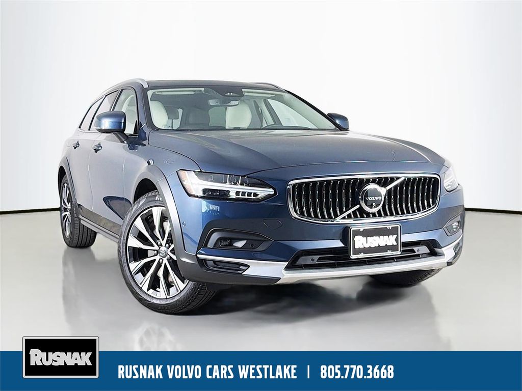 2025 Volvo V90 Cross Country B6 Plus AWD's photo