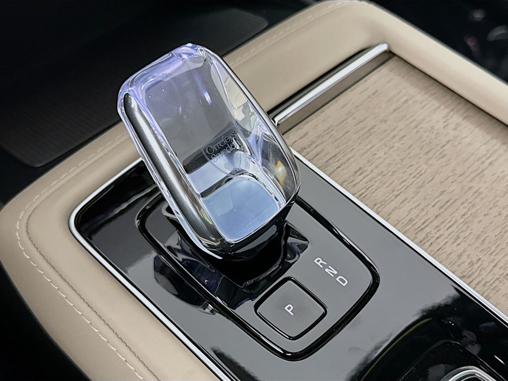 2026 Volvo XC90 Plus - Photo 17