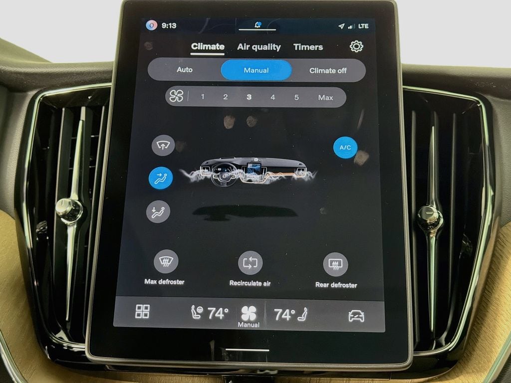 2026 Volvo XC60 Plus - Photo 16