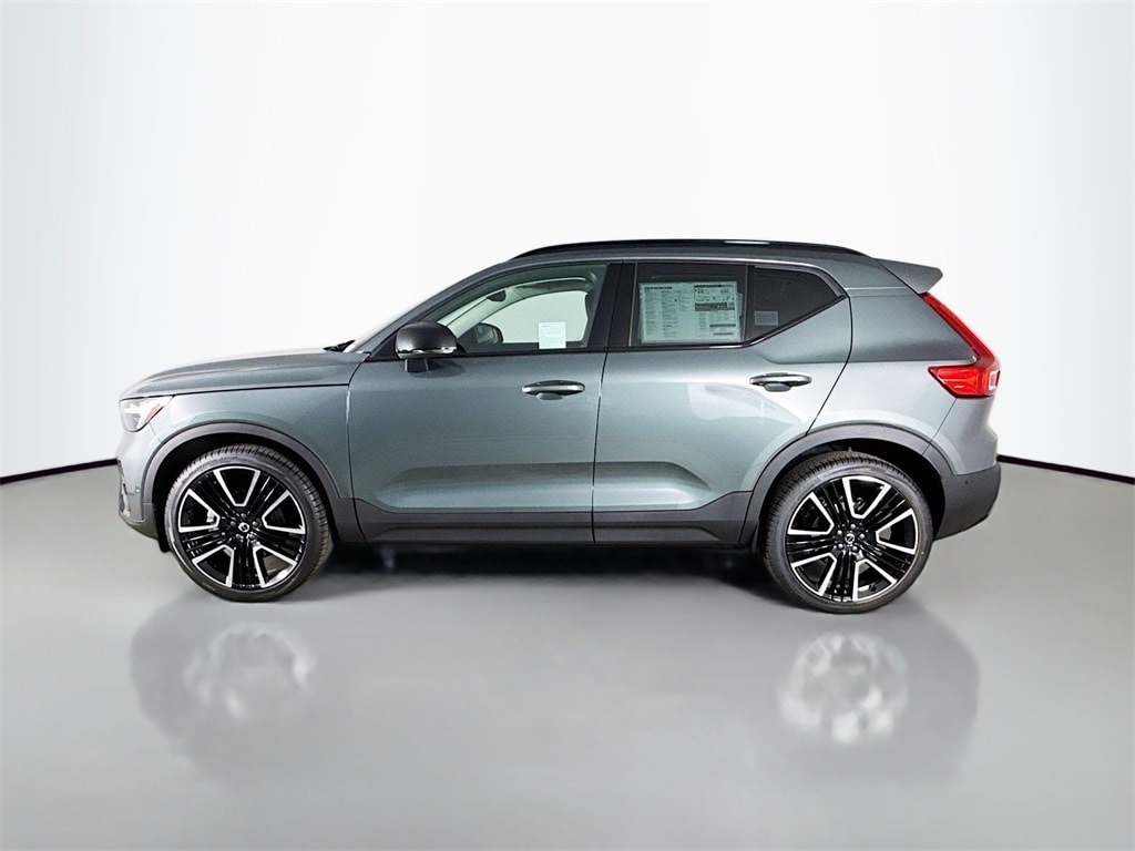 New 2026 Volvo XC40 B5 Ultra SUV