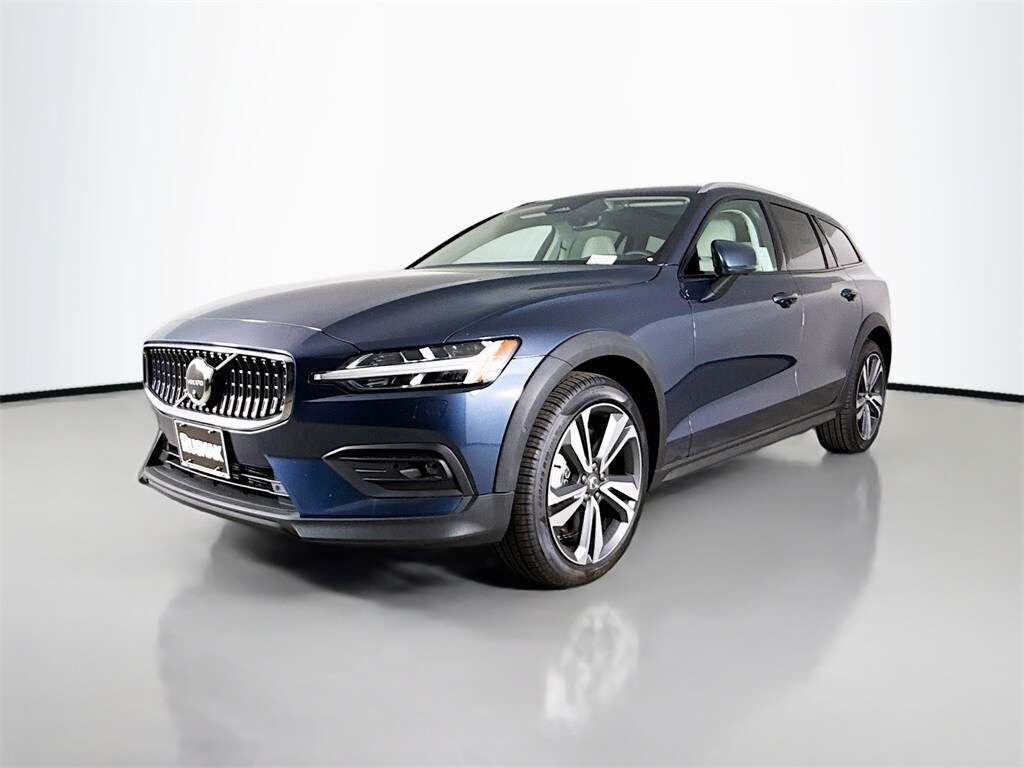 2026 Volvo V60 Cross Country B5 Plus photo 3