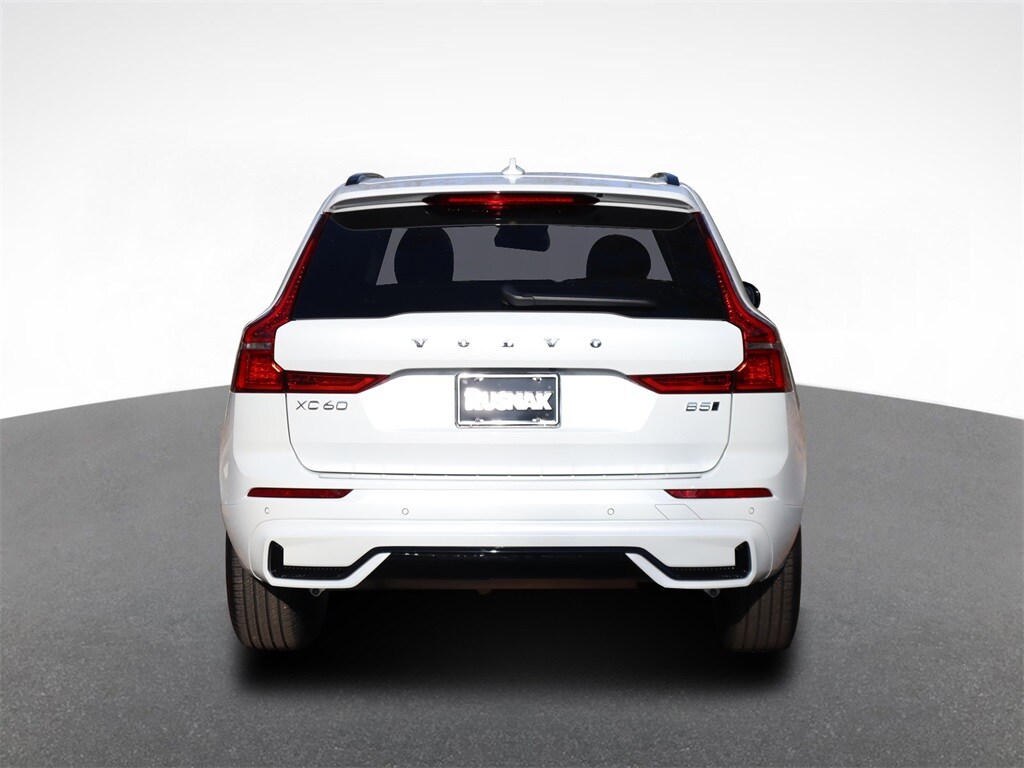 2025 Volvo XC60 B5 Core photo 4