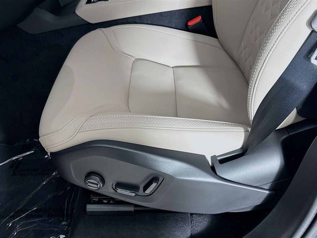 2026 Volvo XC90 Plus - Photo 20