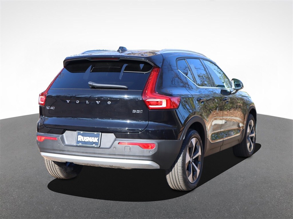 2025 Volvo XC40 Core photo 3